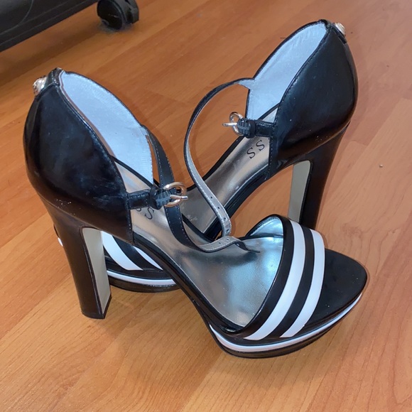 Guess b/w heels - Picture 5 of 7